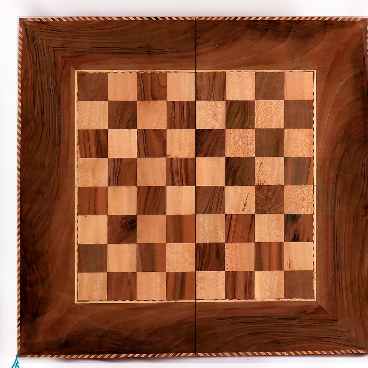 تصویر تخته نرد و شطرنج چوب گردو طرح ارغوان سایز ۵۰ در ۵۰ 