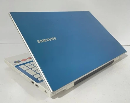 تصویر لپ تاپ زیبای سامسونگ ا Samsung NP305V Samsung NP305V