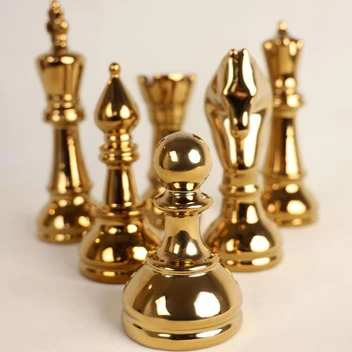 تصویر مهره طلایی متوسط شطرنج 6 عددی 