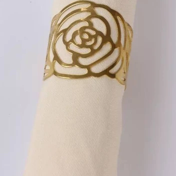 تصویر حلقه دستمال سفره استیل طرح گل طلایی 