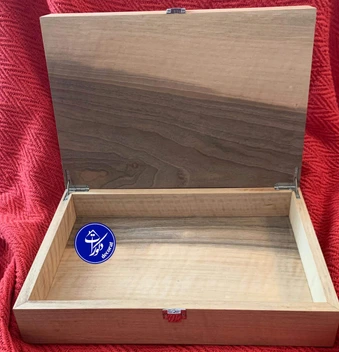 تصویر جعبه چوبی 