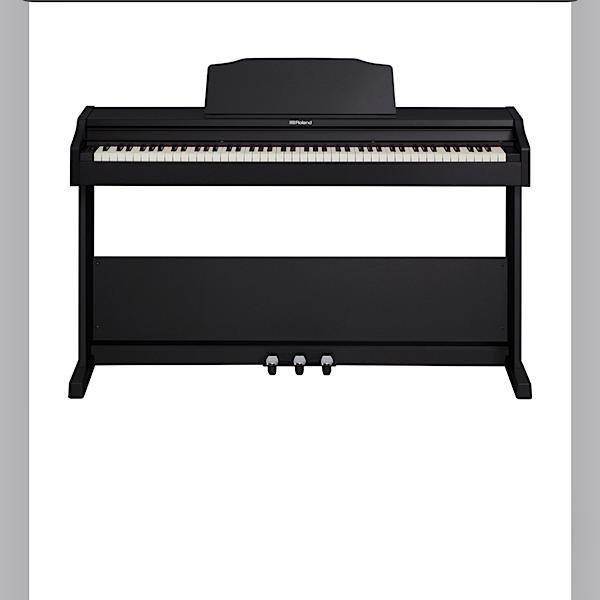 تصویر پیانو دیجیتال رولند ROLAND مدل RP 102 BK آکبند 