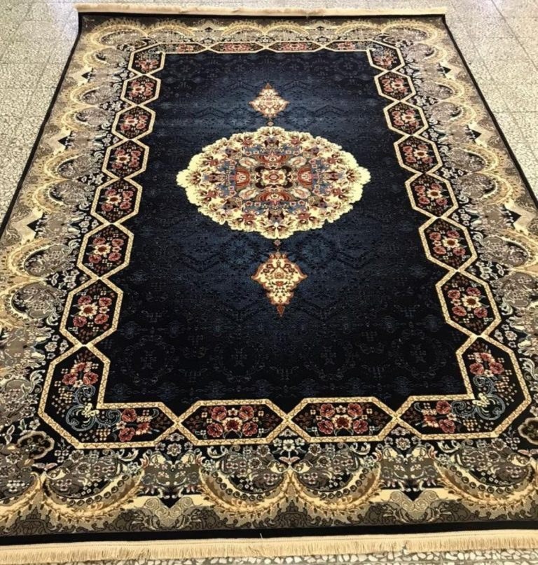 تصویر فرش سنتی مدل هالیدی 