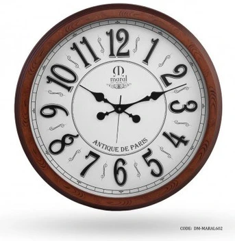 تصویر ساعت دیواری گرد چوبی مارال مدل آنتیک صفحه سفید 