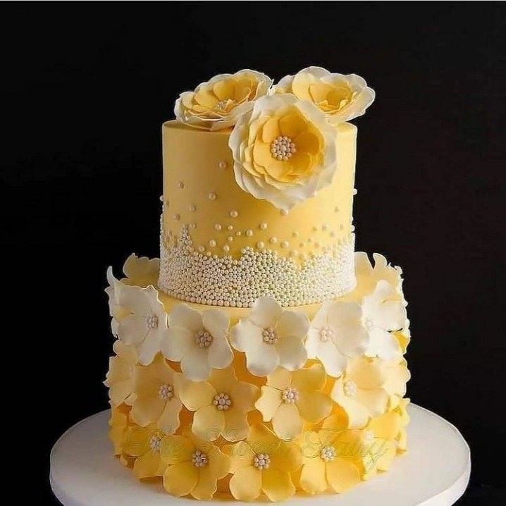 تصویر کیک تولد دو طبقه با گل های لیمویی - سفید / چهار کیلویی ا cake_tavallod_do_tabaghe_ba_gol_haye_limooyi cake_tavallod_do_tabaghe_ba_gol_haye_limooyi