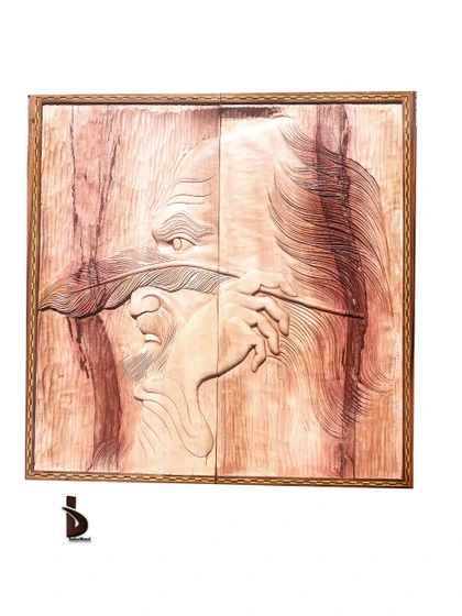 تصویر تخته نرد کار شده از چوب گردو با منبتکاری چهره 