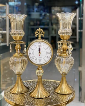 تصویر ست ساعت و شمعدان پایه دار رو میزی طلایی - ست شمعدان و ساعت 