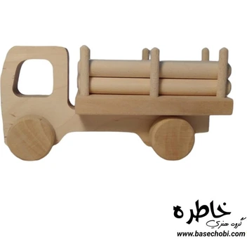 تصویر کامیون اسباب بازی چوبی حمل الوار 