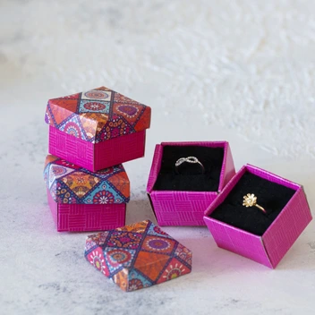 تصویر جعبه جواهرات 24 عددی بسته بندی شده مدل انگشتری کاشی 